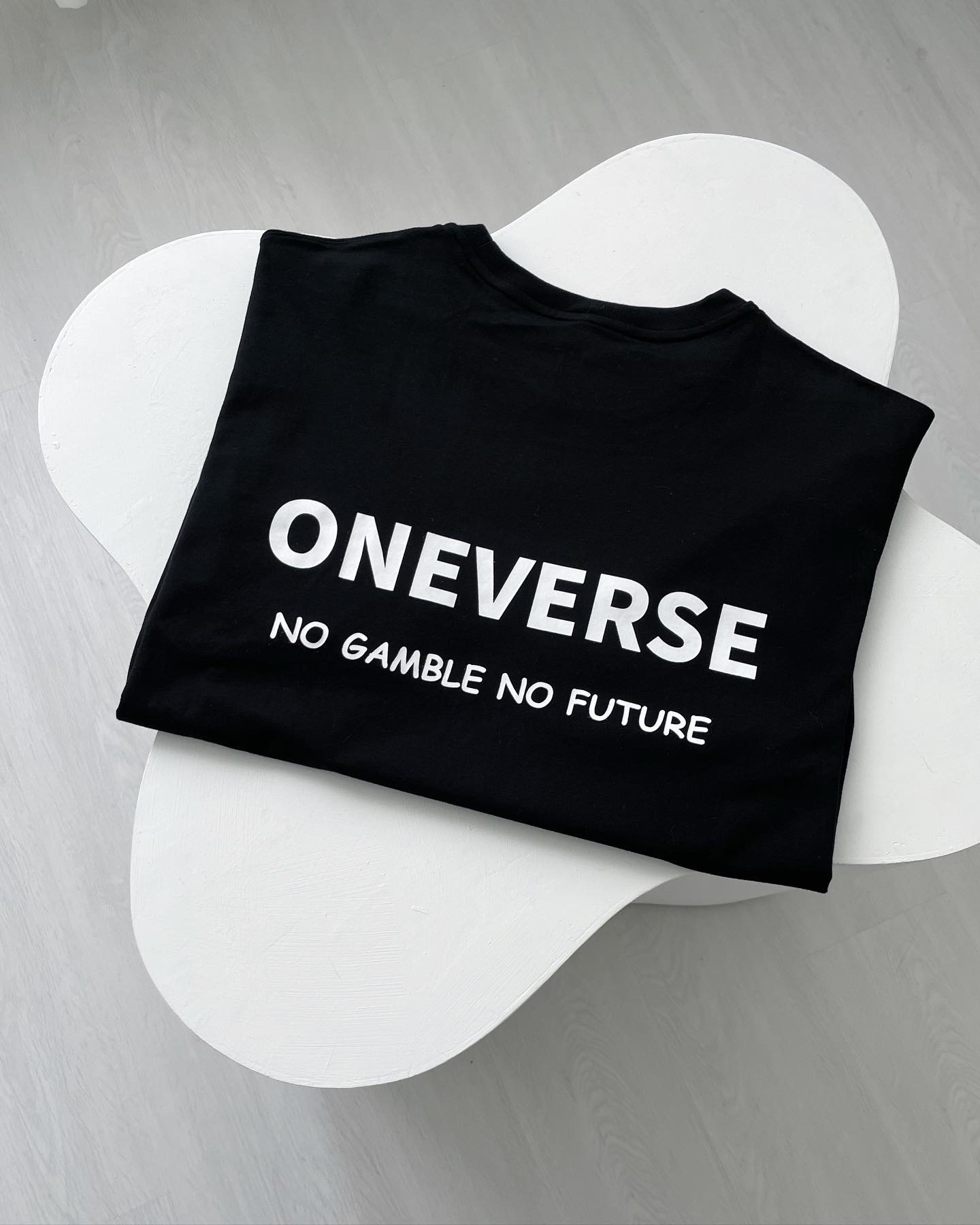 ONEVERSE 短袖T恤- ONEVERSE